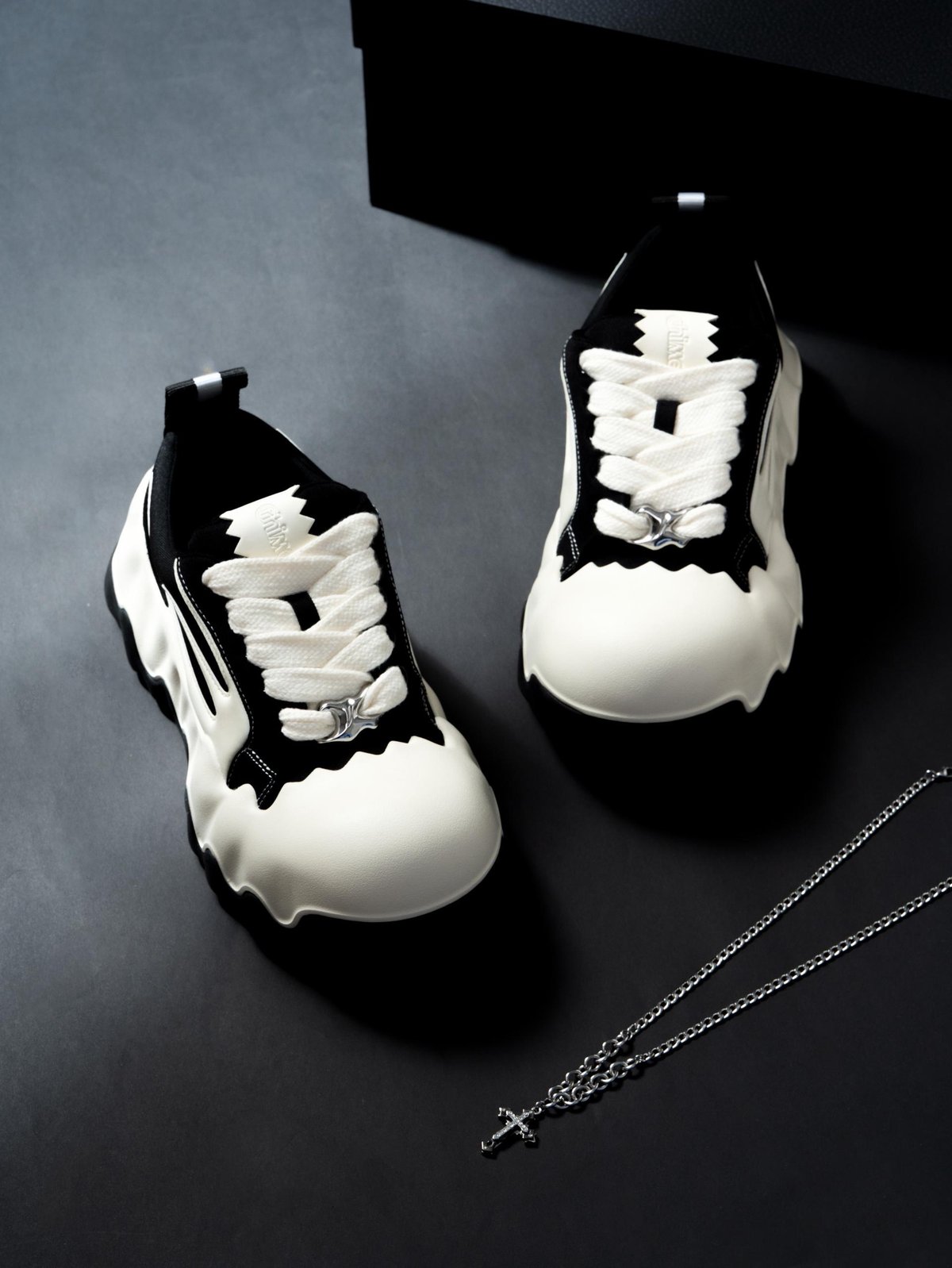 Rhime / ASTROPOD 2 / BLACK | PLUG