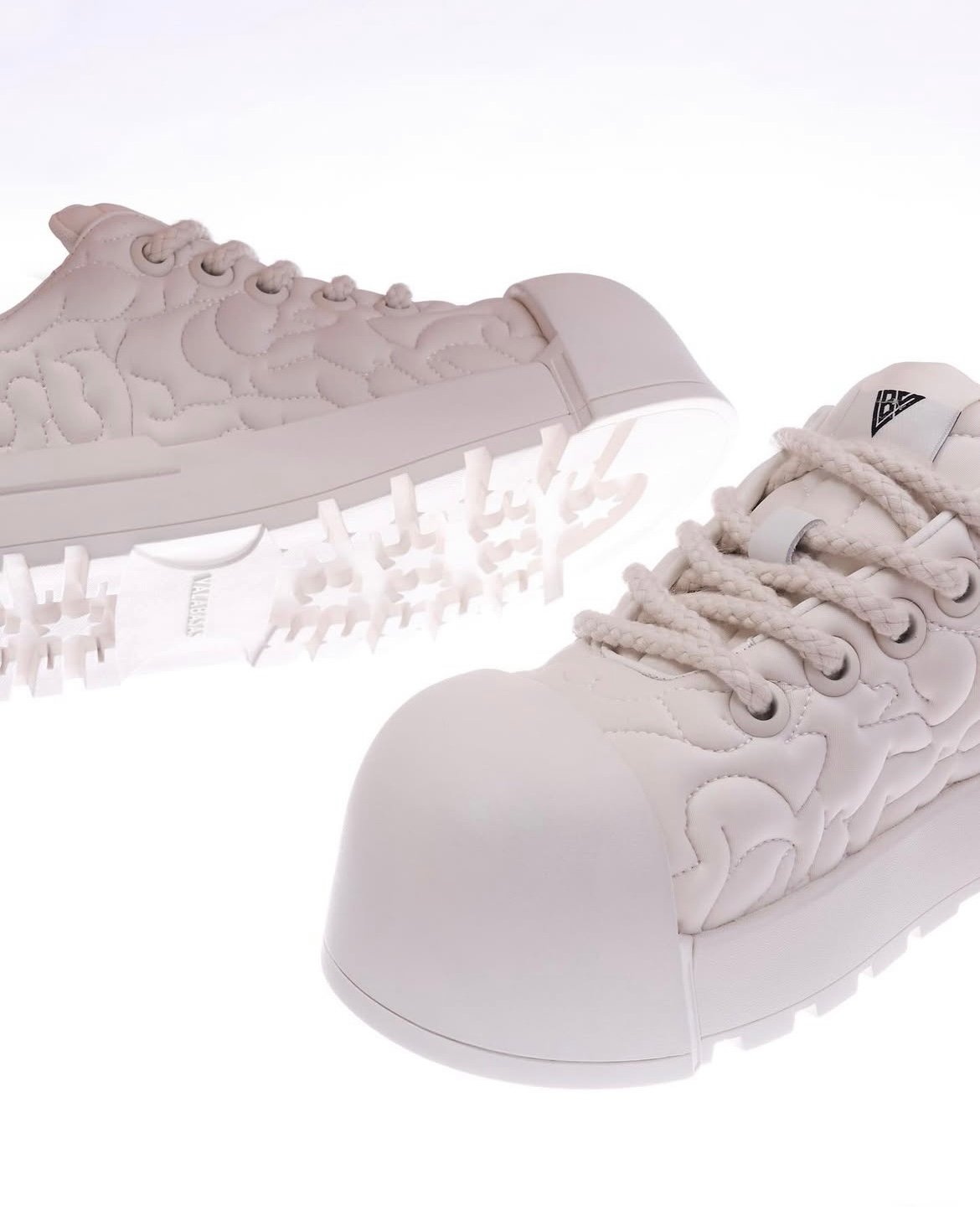VALABASAS / GOLIATH 300 / WHITE | PLUG
