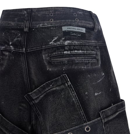 EMOTIONAL WORLD / WILD PATCHED POCKET CARGO SHORTS