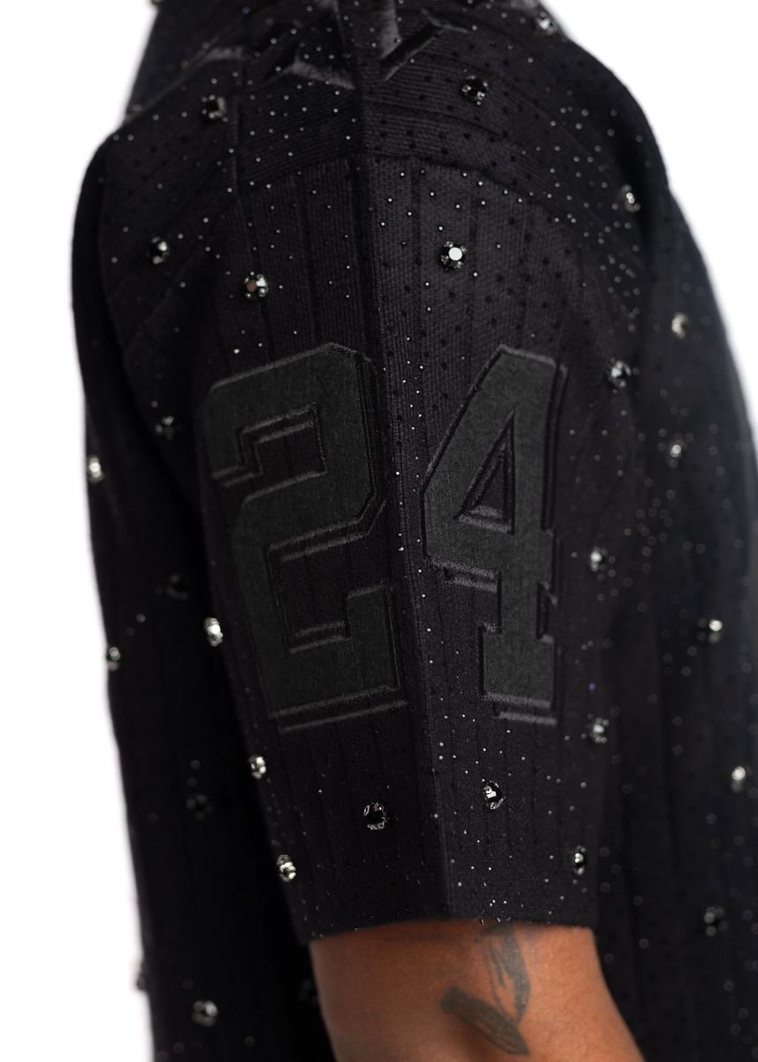 関税込【GUAPI】Crimson Red Embellished Football Tee GUAPI / ALL BLACK EMBELLISHED FOOTBALL TEE | PLUG