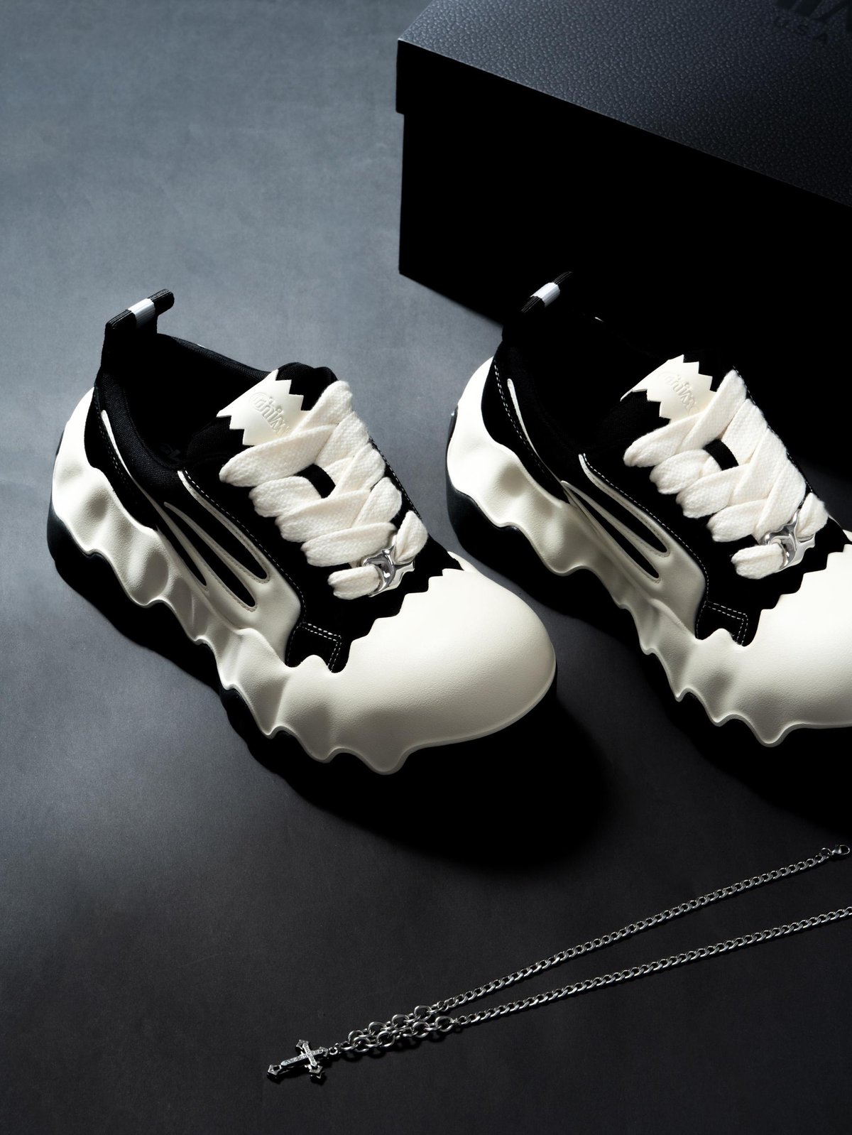 Rhime / ASTROPOD 2 / BLACK | PLUG