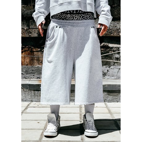 Thought We Friends / Junoa Sweat Shorts / GRAY