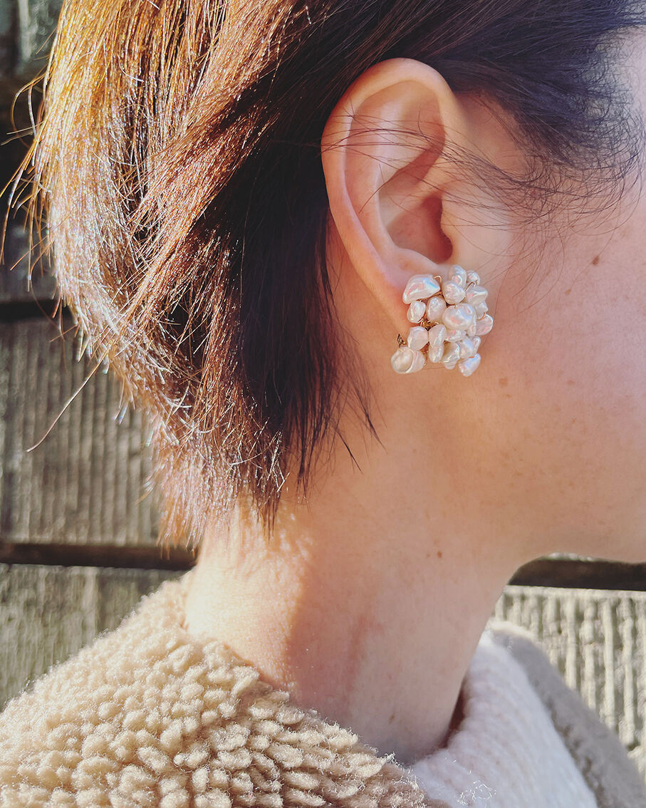 SOPHIE BILLE BRAHE 片耳パールピアス JEWELRY ISSUE ｜STUNNING
