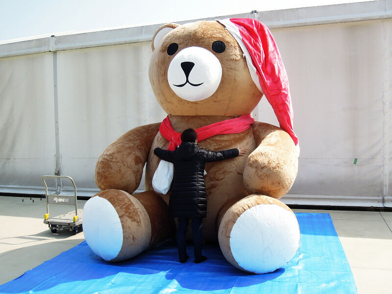 送料込み 空気で膨らむ ビッグサワサワくまちゃん 3m | 紙吹雪専門店の