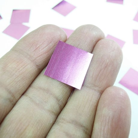 ミツクラの紙吹雪　業務用　四角 　ピンク　1.5cm  　 PET製　極薄　回転落下型　長時間滞空　結婚式　歓迎会　送迎会　イベント　パーティー