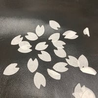 防炎　難燃　ミツクラの紙吹雪　業務用　ホワイト  　桜花びら型 　2.5cm×1.7cm　 紙製　極薄　回転落下型　長時間滞空　結婚式　歓迎会　送迎会　イベント　パーティー