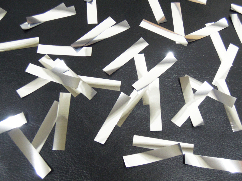 紙吹雪 ミツクラの紙吹雪 細目長方形 1cm×5cm シルバー 業務用 横回転落下型