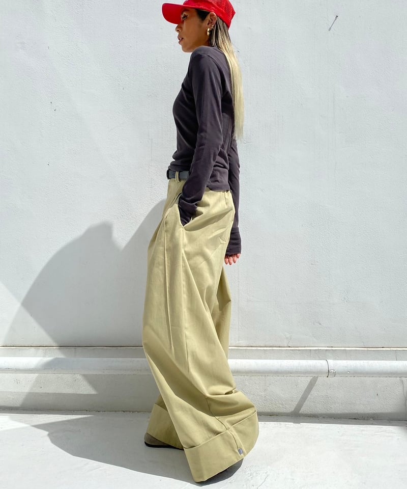 tablet hotel SEGUR wide スウェットカーキ　新品タグ付 tablet hotel SEGUR wide スウェットカーキ 新品タグ付 tablet