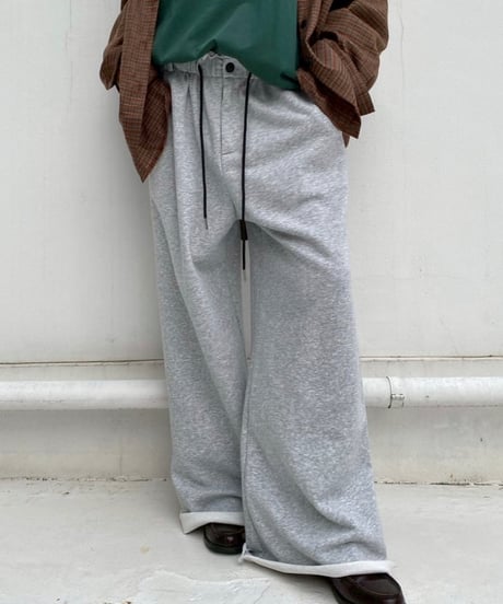 tablet hotel SEGUR wide スウェットカーキ　新品タグ付 CATEGORY パンツ | tablethotel-sūdo