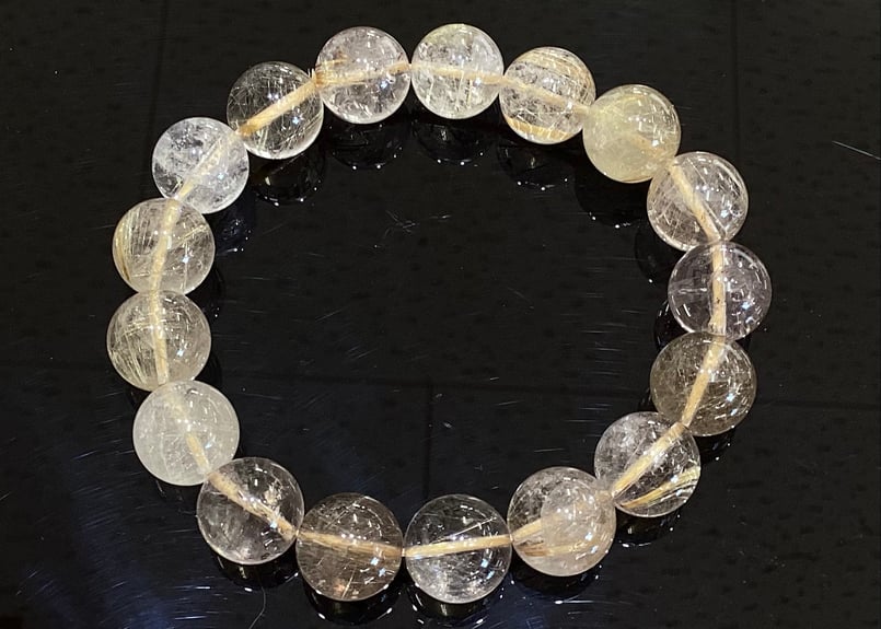 ブラジル産ゴールドルチルクォーツ②AA 12mm玉ブレスレット 手首