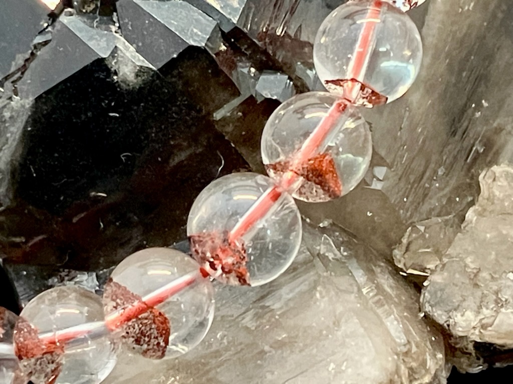 運気アップ】赤富士ファントム水晶 8㎜玉ブレスレット☆縁起物