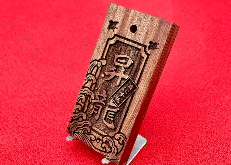 木彫り 能面 飾物 欅の額縁 縁起物 木彫り 能面 飾物 欅の額縁 縁起物