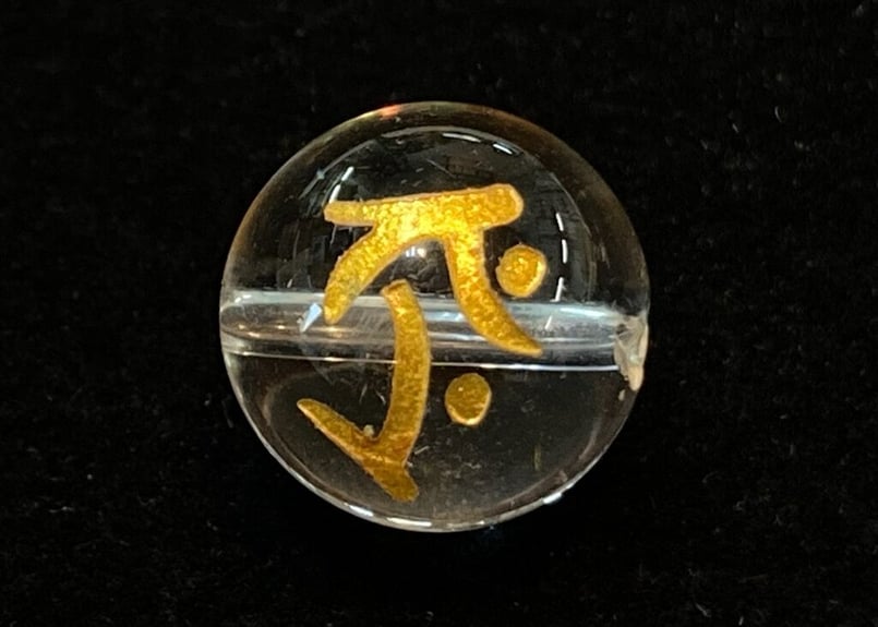 上肯秘蔵紅天珠‼️西蔵老礦紅玉髄月紋様梵字（サク、勢至菩薩）天珠 上肯秘蔵紅天珠‼️西蔵老礦紅玉髄月紋様梵字（サク、