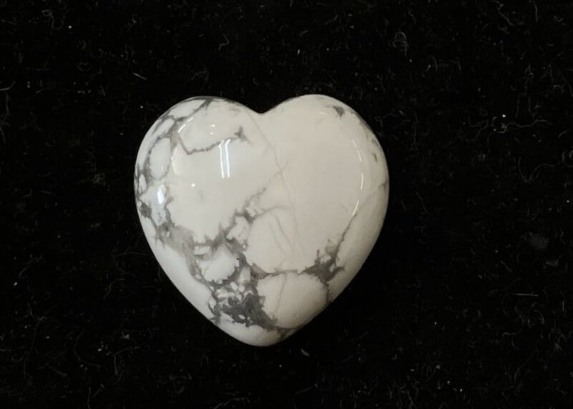 ハウライト（ホワイトマグネサイト） ハート型 小 2.5×2.5cm | 数珠