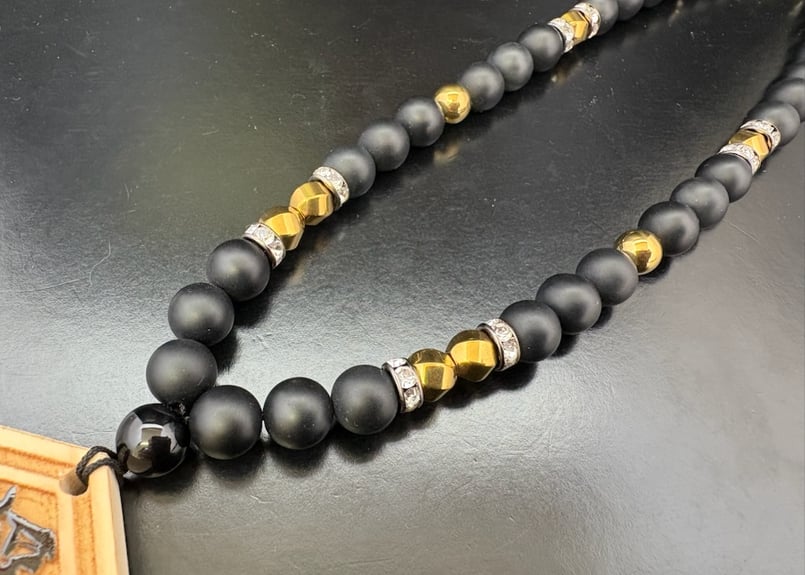 雷神2025】数珠ネックレス☆ひのき 六角札 小☆漆盛字加工☆セミ