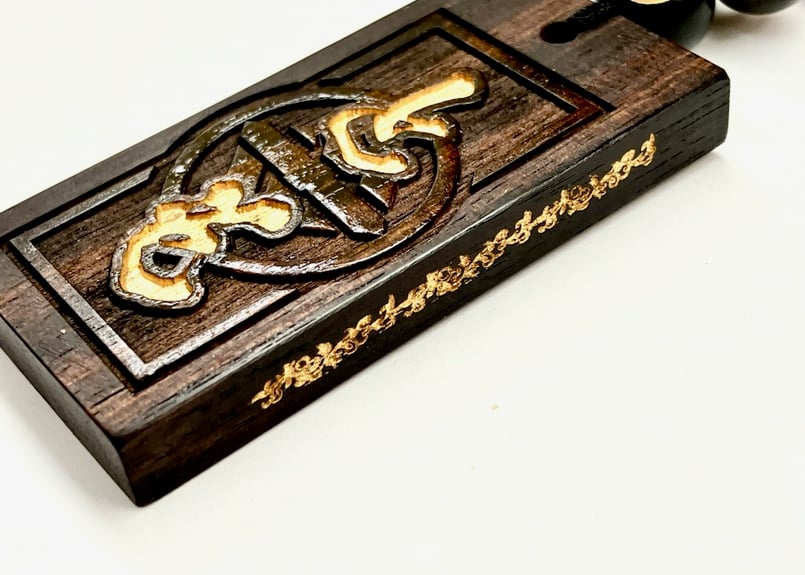 ☆片面＋両サイド側面彫刻【背負い代紋】☆縞黒檀札☆家紋入り☆片面名