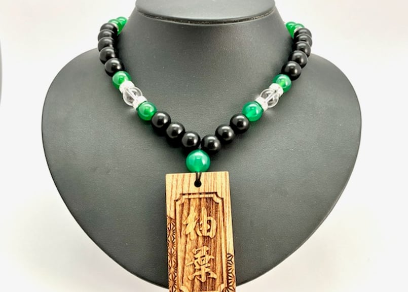 ☆木札付き☆【黒檀×緑珠】数珠ネックレス☆けやき札☆斜め麻の葉柄