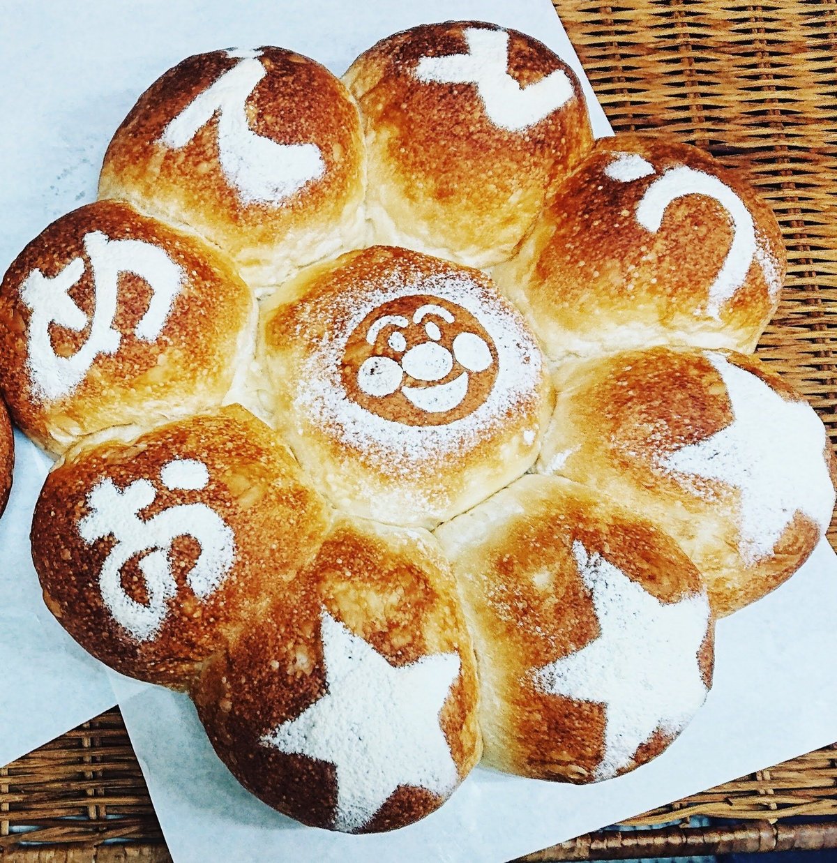高級食パンの生地で作ったアニバーサリーパン(1升パンではありません