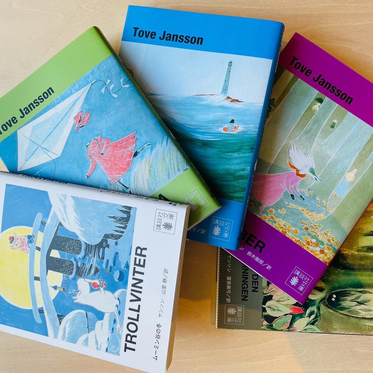 ムーミン原書 全9冊 MOOMIN THE COMPLETE トーベ・ヤンソン - 本 ムーミン原書 全9冊 MOOMIN THE COMPLETE トーベ・ヤンソン - 本