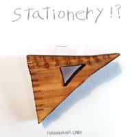 【HAHAHANOLABO・三角定規ブローチ】