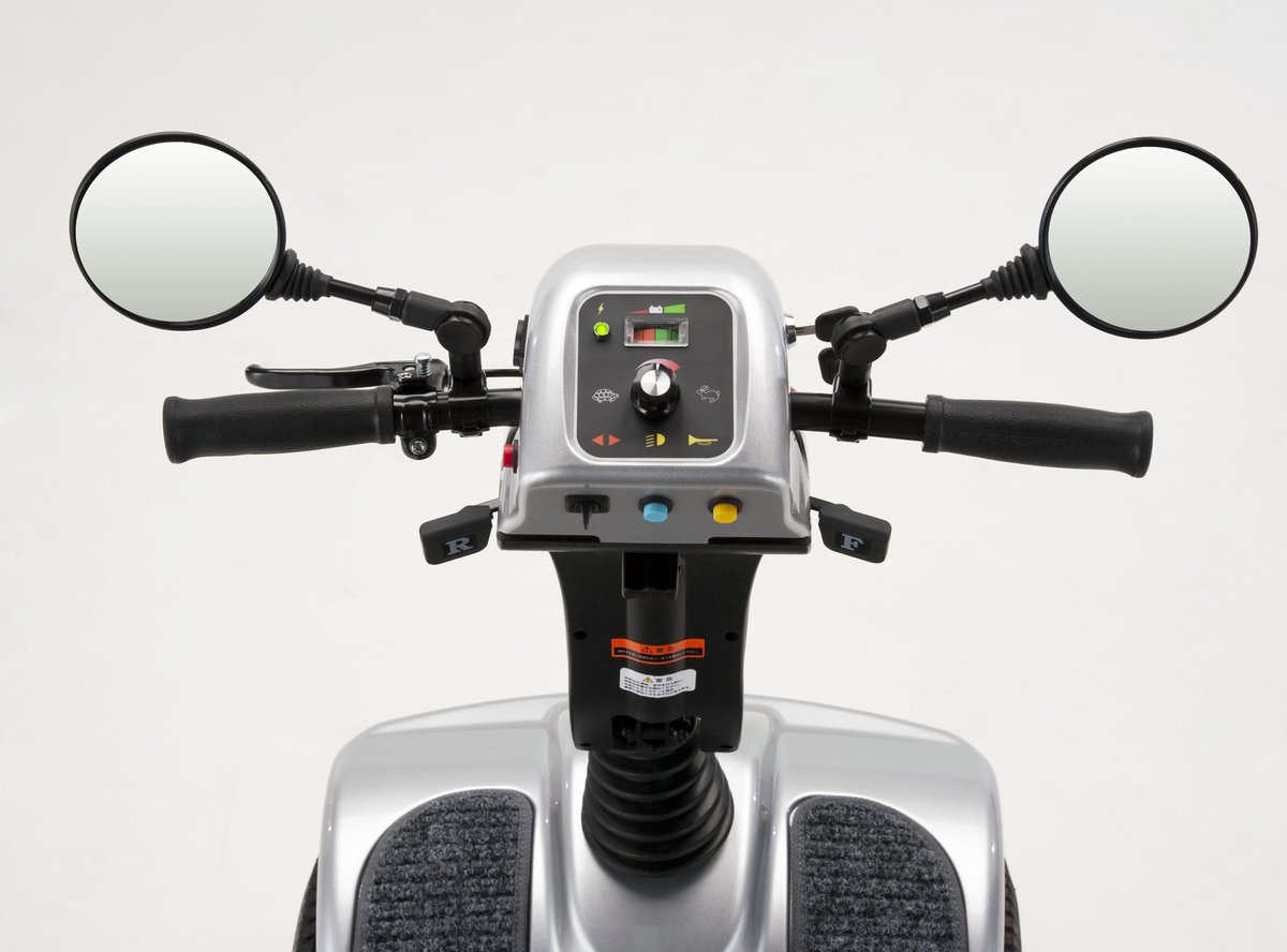 ご自宅試乗】安定走行なら！四輪型 電動シニアカーS141（036885100