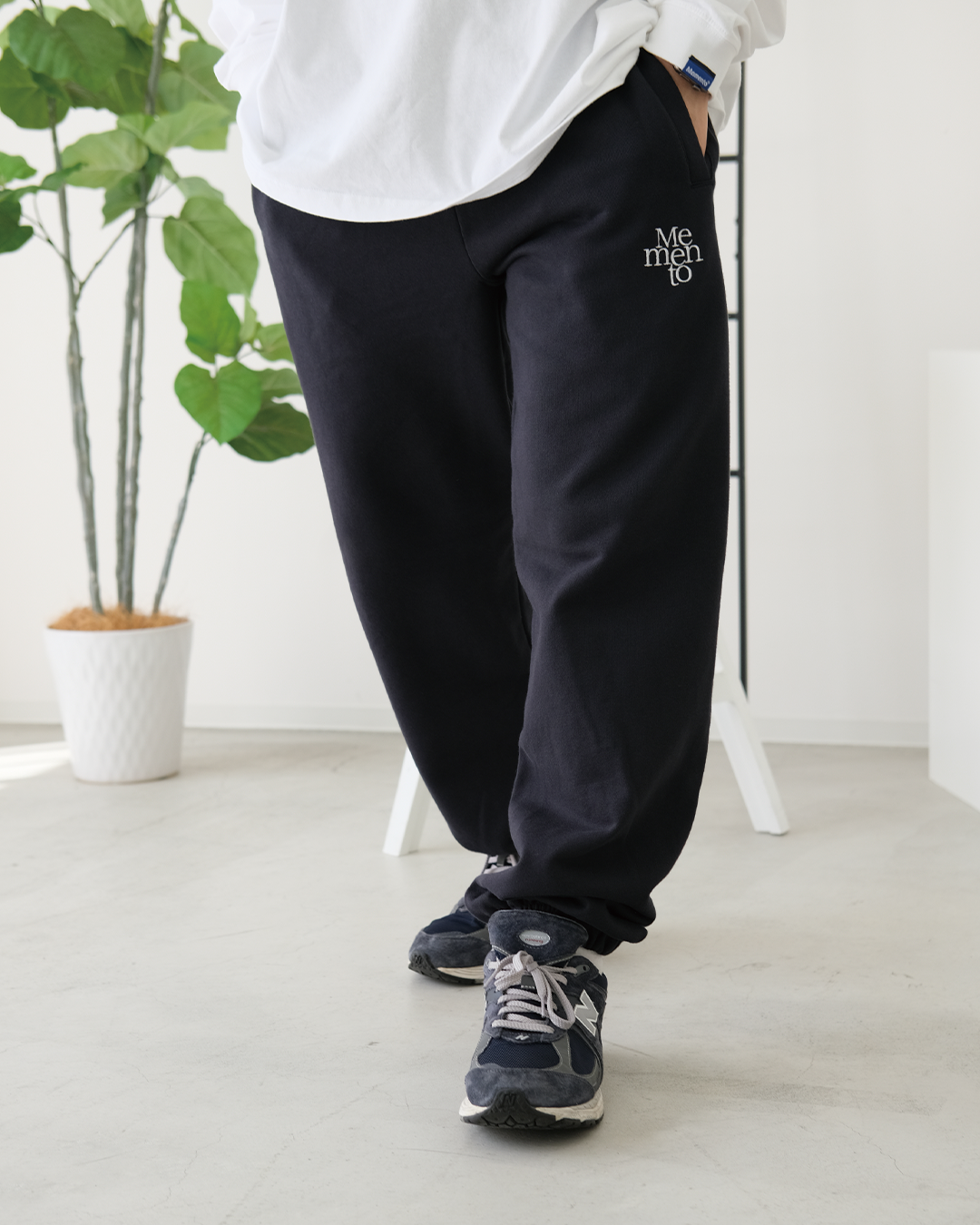 Navy】emblem sweat pants | Memento