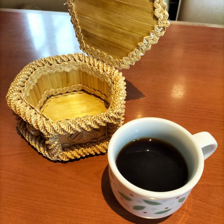 ベラルーシ産のハンドメイド網かごボックス