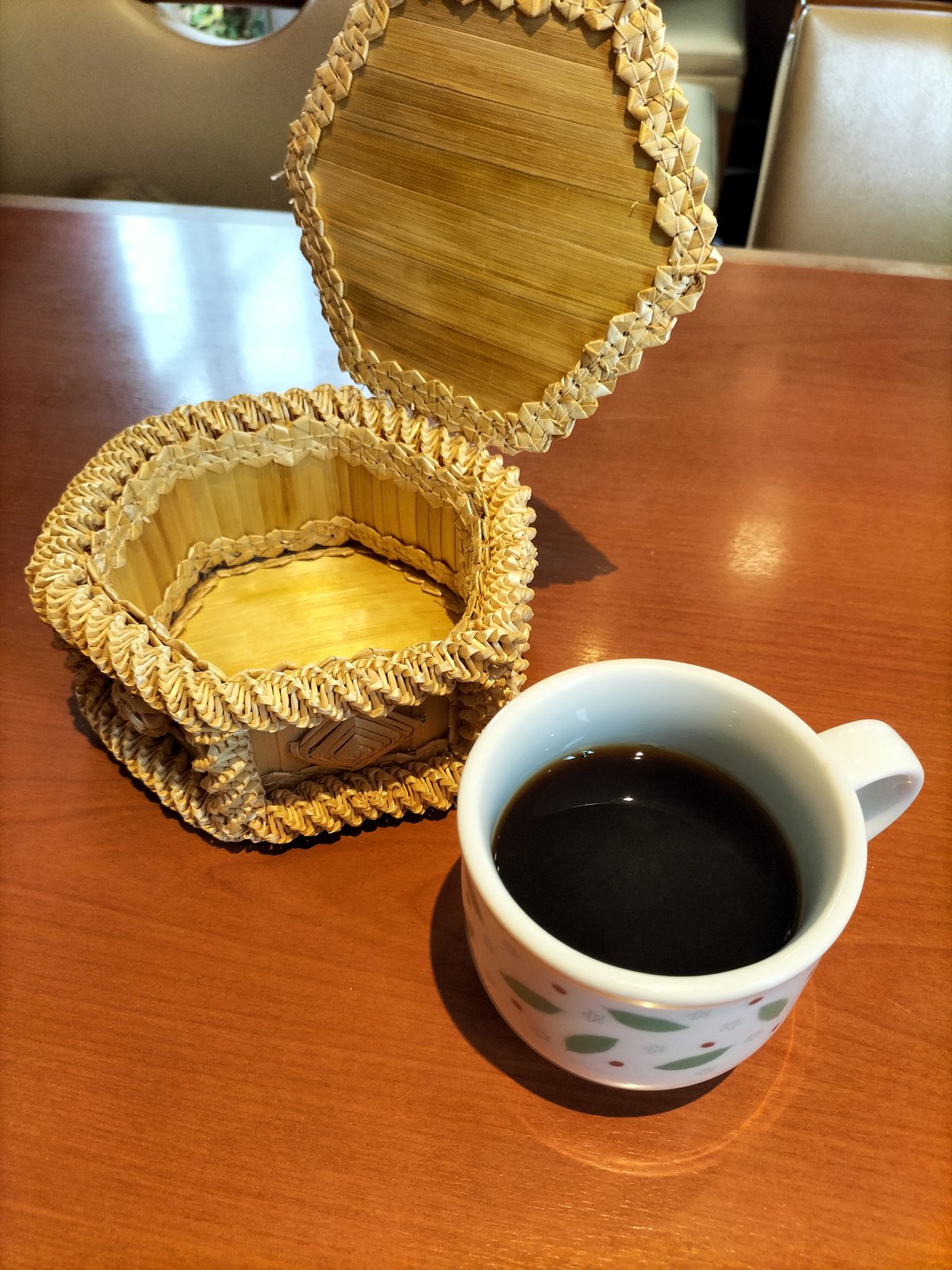 ベラルーシ産のハンドメイド網かごボックス | ロシアちゃんコム