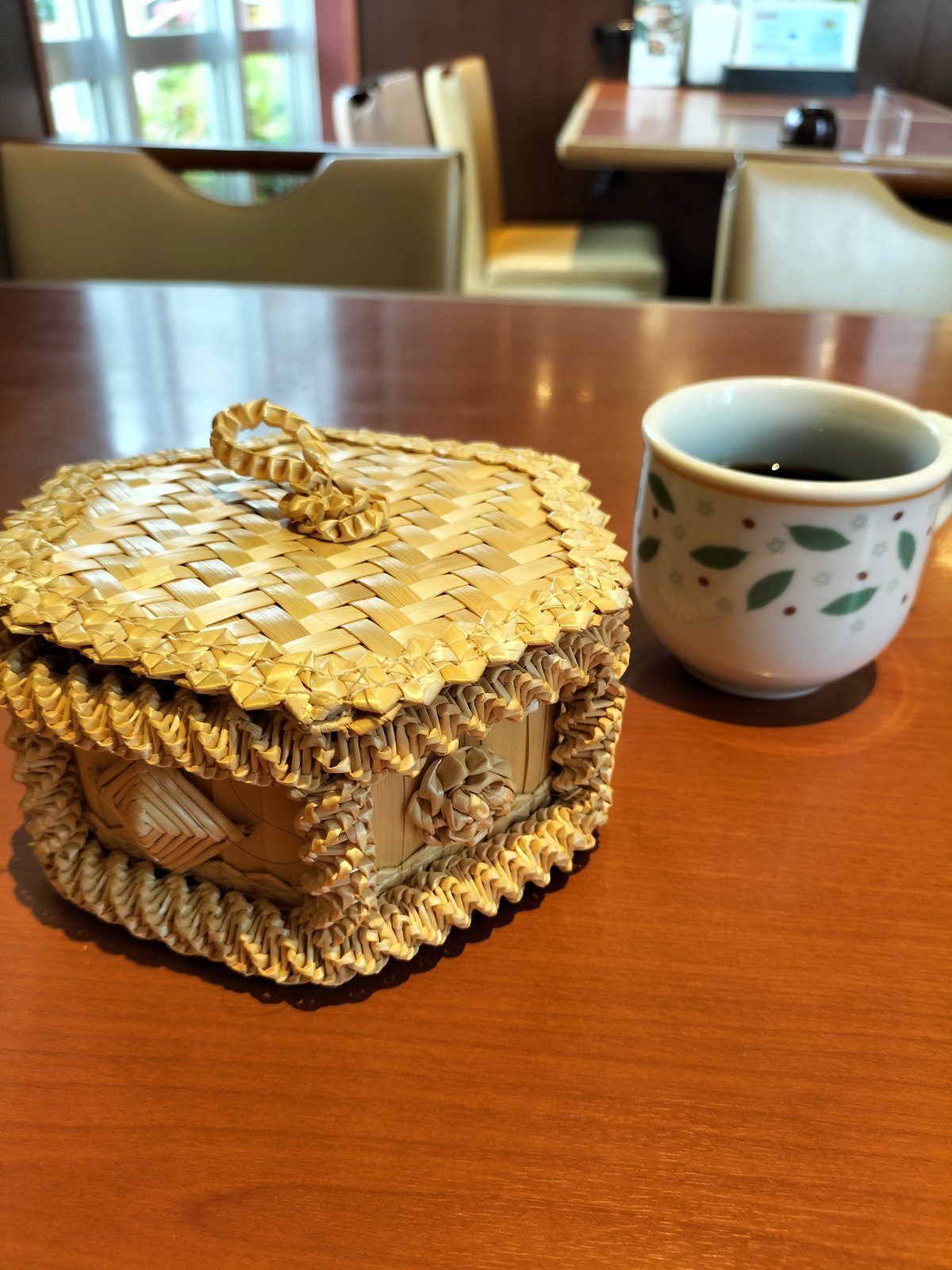 ベラルーシ産のハンドメイド網かごボックス | ロシアちゃんコム
