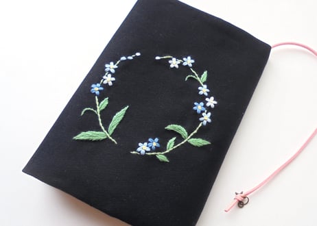手刺繍 濃紺レッスンバッグとうわばき入れのセット　わすれな草　お受験対応