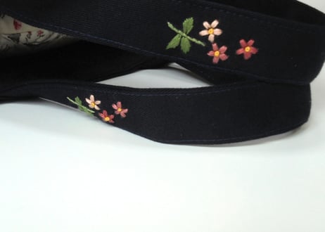 お受験 手刺繍濃紺レッスンバッグ　大人の方にも（パソコンバッグとして）　わすれな草　ピンク