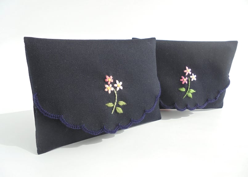 手刺繍ポケットティッシュケース お受験用にも わすれな草