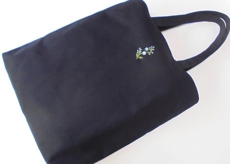 忘れな草手刺繍のらくらくA4バッグ　スリッパ入れにも　受験対応