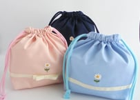 小さなマーガレットのお弁当袋　手刺繍お受験用「行動考査（行動観察）」としてもお使いいただけます