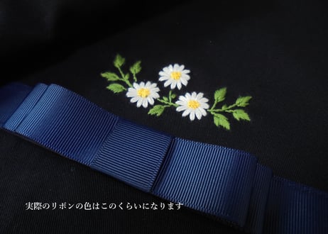 手刺繍 マーガレット 濃紺上履き入れ　受験対応