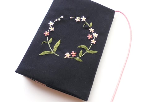 手刺繍 濃紺レッスンバッグとうわばき入れのセット　わすれな草　お受験対応