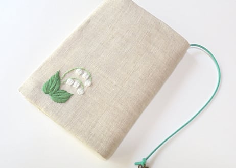 手刺繍すずらんの文庫本用ブックカバー　聖書・讃美歌・こどもさんびかにも