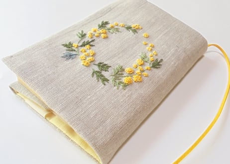 手刺繍  ミモザの花咲く文庫本用ブックカバー