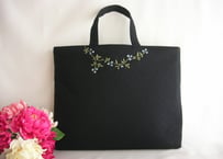 お受験 手刺繍濃紺レッスンバッグ　大人の方にも（パソコンバッグとして）　わすれな草　ブルー