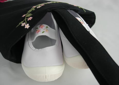 手刺繍 濃紺レッスンバッグとうわばき入れのセット　わすれな草　お受験対応