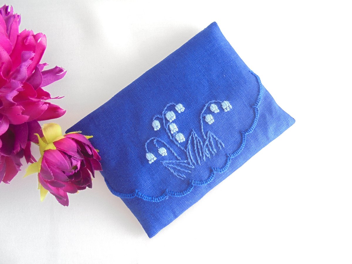 手刺繍 すずらんの ポケットティッシュケース 受験お母さま 就活にも