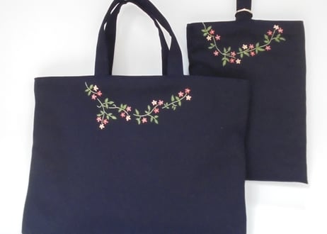 お受験 手刺繍濃紺レッスンバッグ　大人の方にも（パソコンバッグとして）　わすれな草　ピンク