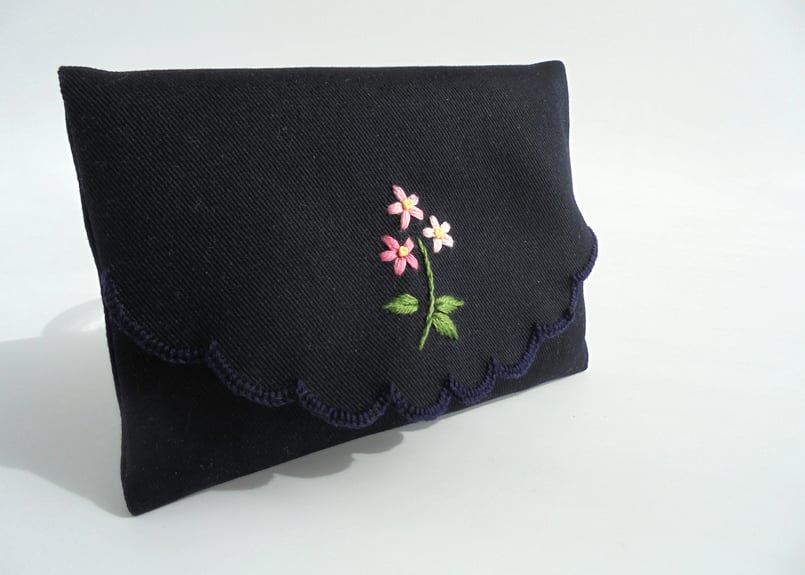 手刺繍ポケットティッシュケース お受験用にも わすれな草 ピンク