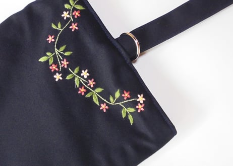 手刺繍 濃紺レッスンバッグとうわばき入れのセット　わすれな草　お受験対応