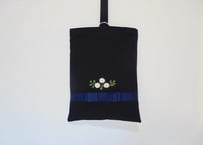 手刺繍 マーガレット 濃紺上履き入れ　受験対応