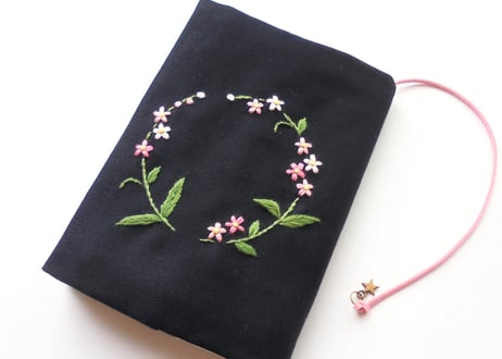 手刺繍 濃紺レッスンバッグとうわばき入れのセット　わすれな草　お受験対応