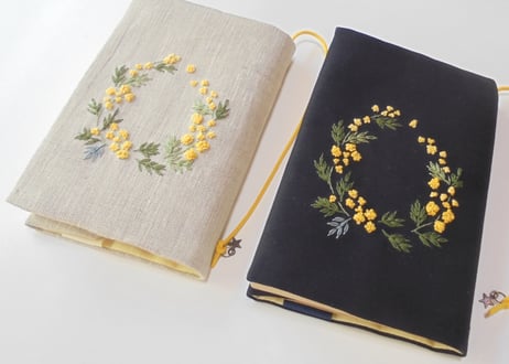 手刺繍  ミモザの花咲く文庫本用ブックカバー