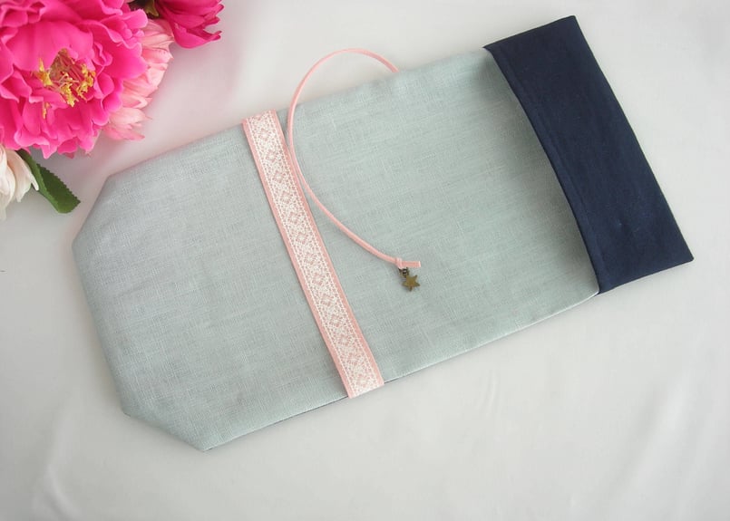 手刺繍忘れな草 控えめお色 文庫本用ブックカバー 私立お子さまやお