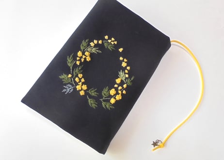 手刺繍  ミモザの花咲く文庫本用ブックカバー