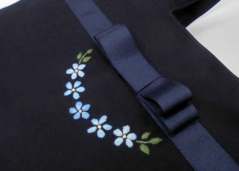 手刺繍 ブルーフラワーズ 濃紺レッスンバッグ お受験対応 B4サイズ対応